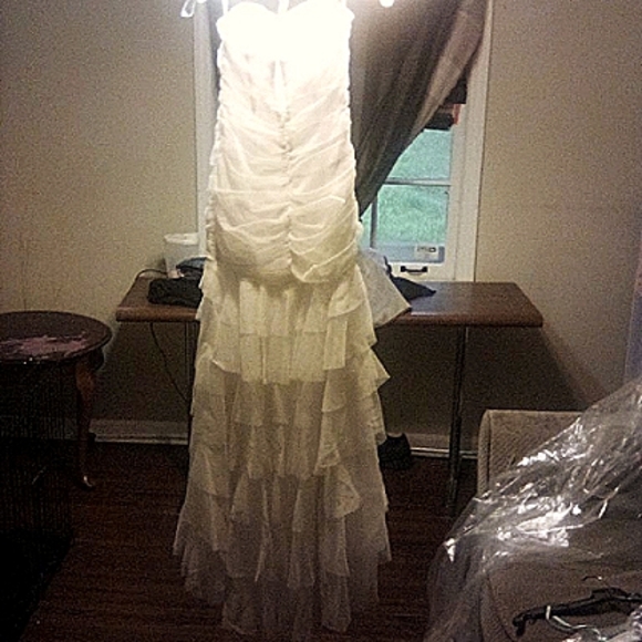Wedding dress - Picture 1 of 7